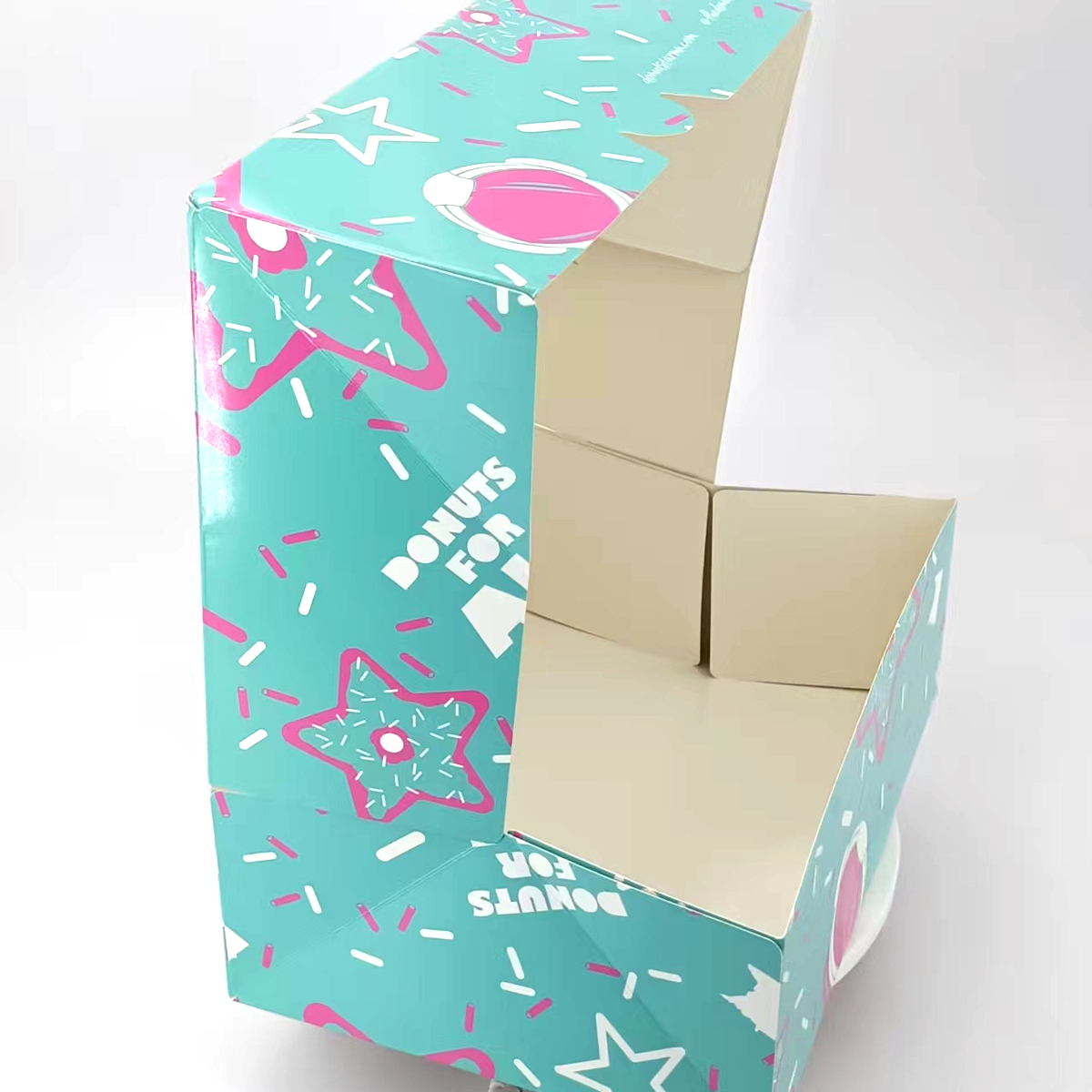 Recyclable Donut Packaging Boxes Matte Finish Gold Foil Offset Printing Stamping Custom Logo Free Food Packaging Mochinut Donut